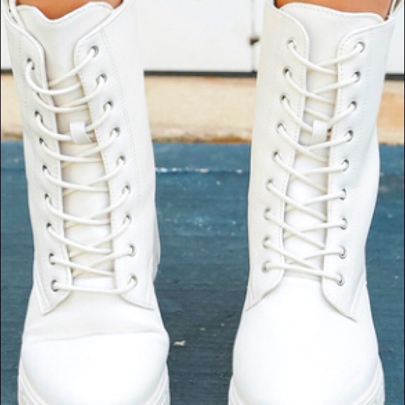 NEW! Ivory Vegan Leather Combat Boots! Size 38 - Picture 2 of 7